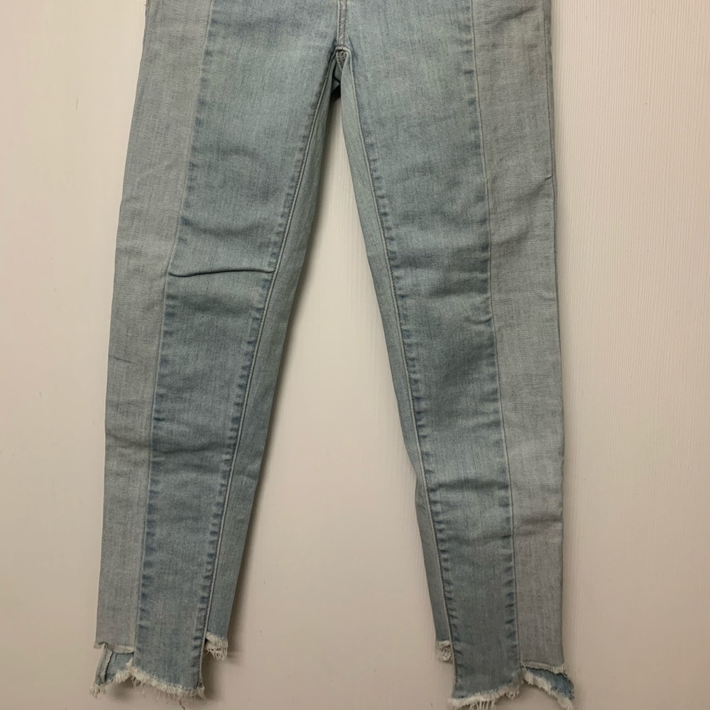 COLOR BLOCK JEANS